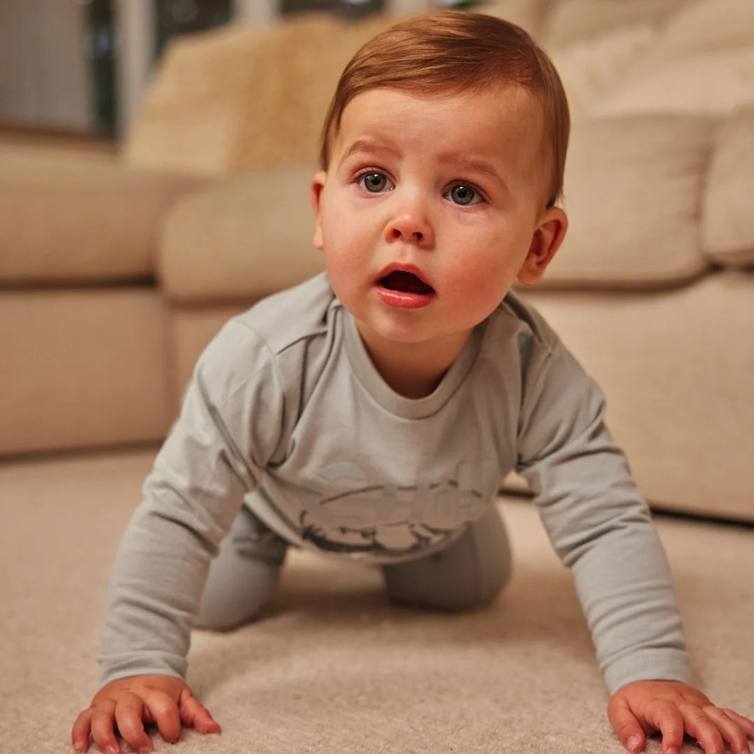 Dirkje boys' long-sleeved top in soft blue with chill print